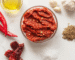 notre harissa est élaborée à partir de piments frais sélectionnés à la main, d'ail, de sel marin et d'épices pures. Aucun conservateur, aucun colorant artificiel .